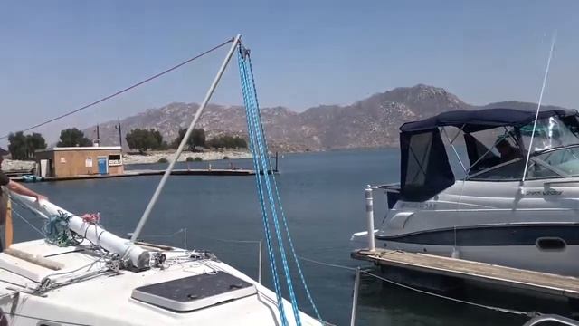 Mikee and Alex Git ‚er Done - drop the mast on a Schock 23 смотреть онлайн