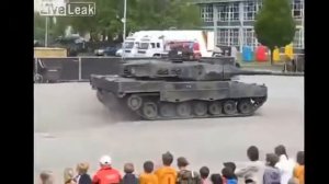 Погоня за танком по улицам Америки USA