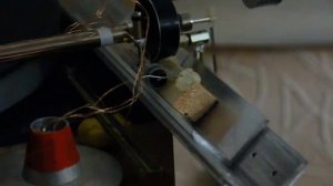 Тангенциальный тонарм на воздушном подшипнике.