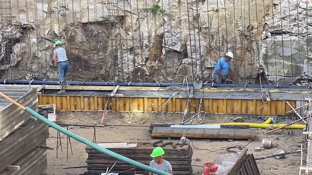 Гидроизоляция в Португалии. Заливка бетона с добавкой Krystaline Add1 герметизация рабочего шва. смотреть онлайн