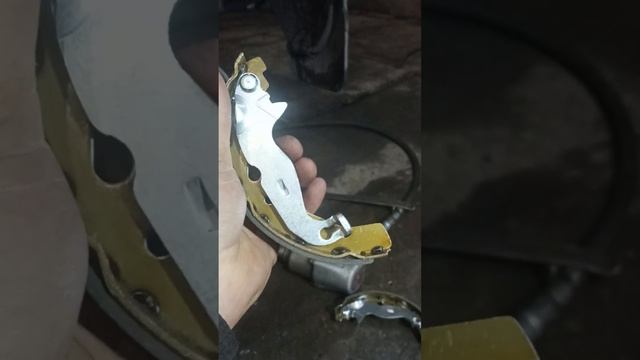 форд фиеста замена задних колодок(заклинили) смотреть онлайн