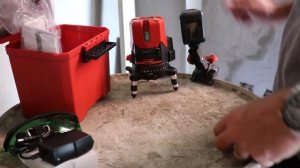 مقارنة ميزان ليزر كراون و بوش | BOSCH GLL2 VS CROWN CT44024