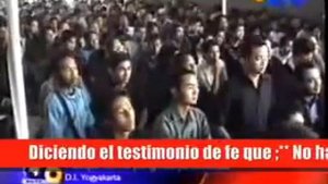 В Индонезии 1000 человек одновременно приняли ИСЛАМ