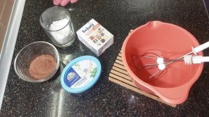 Шоколадный МЕРЕНГОВЫЙ РУЛЕТ с ягодами!