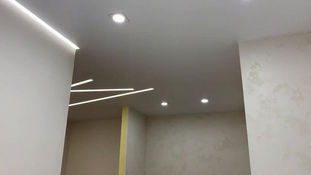 Парящий потолок + световые линии. Компания "ЕвроСилинг" натяжные потолки смотреть онлайн