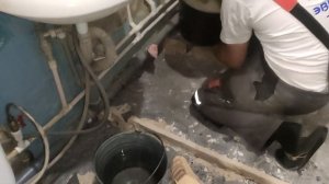 Заливаем новую стяжку в ванной комнате. Ремонт в хрущевке.