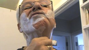 Бритьё опасной бритвой Wade & Butcher straight razor shaving (train)