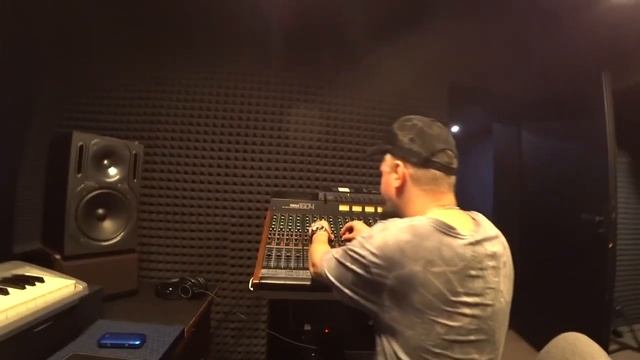 СВЕДЕНИЕ и МАСТЕРИНГ в студии / Финалим сингл / Выводы смотреть онлайн