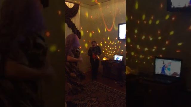 Чумовой папа. Как развеселить гостей?.. смотрите до конца=D смотреть онлайн