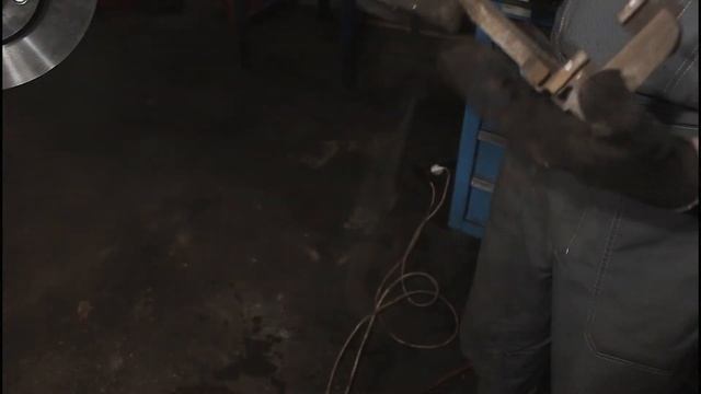 Замена передних тормозных колодок и дисков Opel Astra H смотреть онлайн