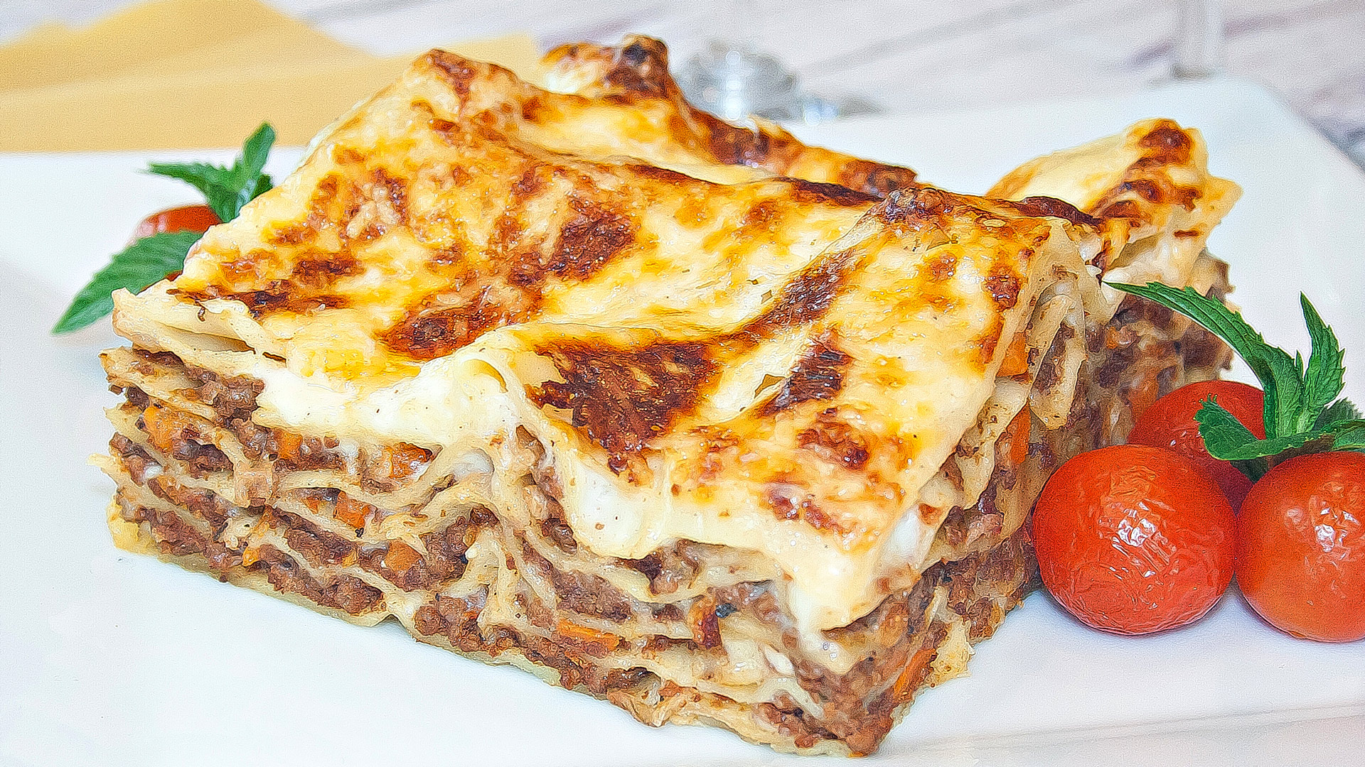 Лазанья с соусом Бешамель и Болоньезе, рецепт очень вкусной лазаньи в домашних условиях!