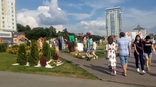 Цветочный фестиваль у театра кукол Экият, Казань