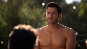 Люцифер 4x06   Люцифер, Хлоя и Элла на нудистском курорте