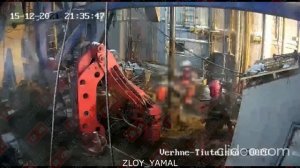 Вахтовика Ямала намотало на буровую установку