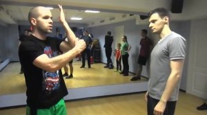 Рукопашный бой. Блокируем локтём прямой удар в лицо.