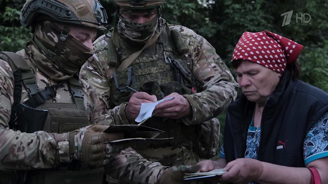 Бойцы из группировки войск "Центр" помогают жителям поселков на Авдеевском направлении