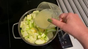 Creamy courgette soup