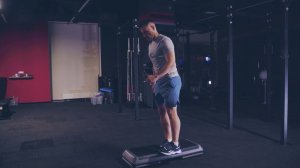 Приседания на одной ноге со степа/ Step pistol squat
