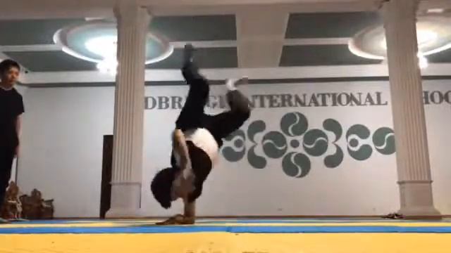 Bboyworld Uzbekistan - Bboys from Samarkand - How To Break Dance смотреть онлайн