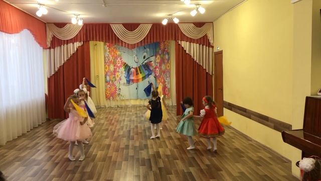 ДОУ 31 Задоринка, народный танец А я чайничала, самоварничала смотреть онлайн