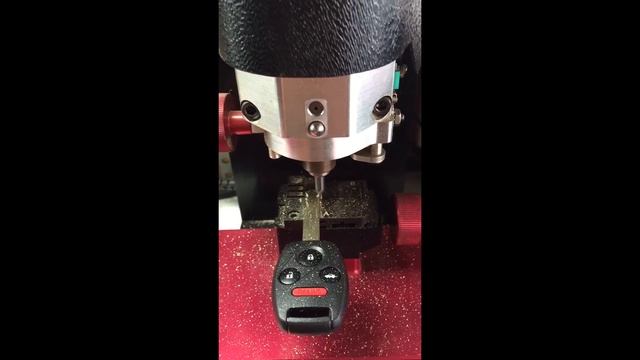 Houston Local Locksmith Is Making A Lost Car Key Replacement For Honda Accord 2007 call 713-561-373