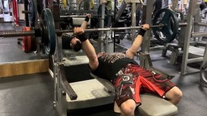 Для чего предназначен жим штанги обратным хватом?