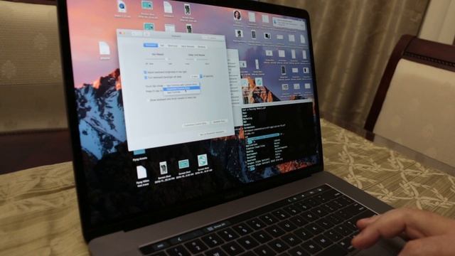 How to Customize MacBook Pro TouchBar смотреть онлайн