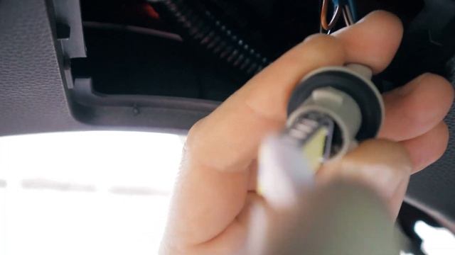 Замена ламп заднего хода на LED в Toyota RAV4 2020 смотреть онлайн