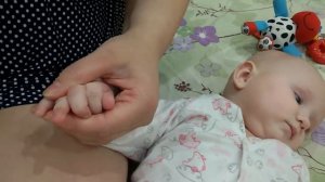 Как подстричь ногти малышу (младенцу) на руках и ногах? Реальное видео!