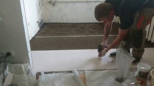 делаю кнауф супер пол , в старом кирпичном многоквартирном доме