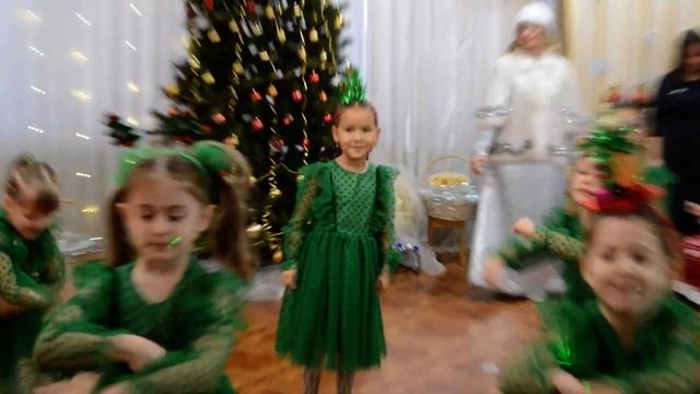 Утренник новый год 2022, танец ёлочек смотреть онлайн