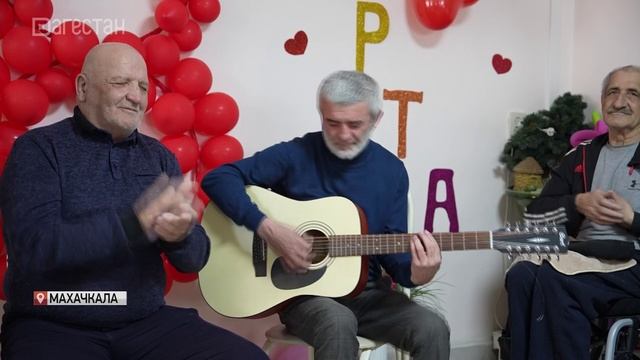 пожилые люди. фонд помощи пожилым людям старость в радость. реклама старость в радость. старость в радость. дом престарелых.