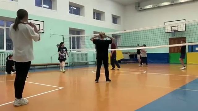 Волейбол, Тренировка детей начинающей группы. смотреть онлайн