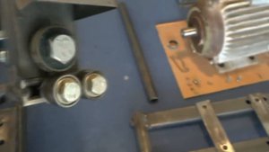 ОБУСТРОЙ МАСТЕРСКУЮ СВОИМИ РУКАМИ! ПОЛЕЗНЫЕ ДЛЯ РАБОТЫ САМОДЕЛКИ,КОТОРЫЕ МОЖНО СДЕЛАТЬ СВОИМИ РУКАМ