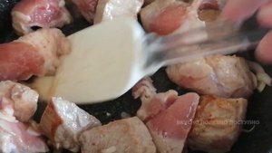 Что приготовить на второе из свинины с гарниром. Мясо с очень вкусной подливой