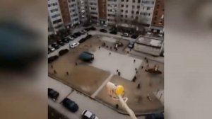 Школьники убегают от полицейских