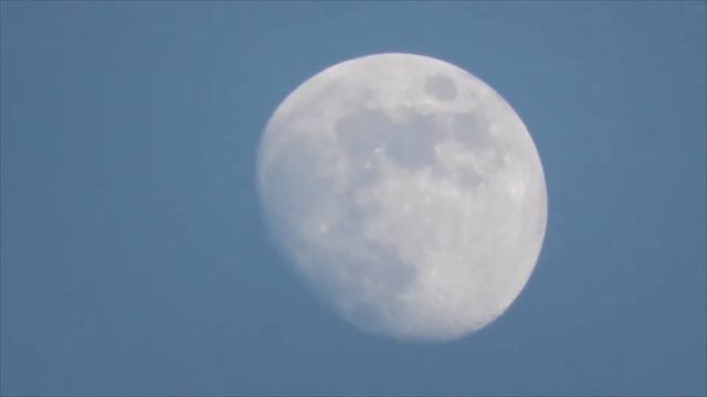 Луна днем и самолет смотреть онлайн