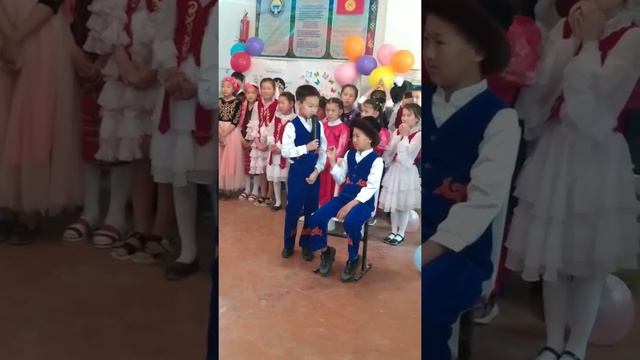 23-апрель Бүткүл дүйнөлүк китеп күнүнө карата иш-чара. А.Жуманазаров атындагы √°-17-мектеп смотреть онлайн