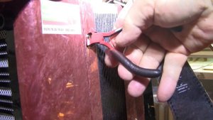 Левая часть баяна или гармони :  как её снять-отделить