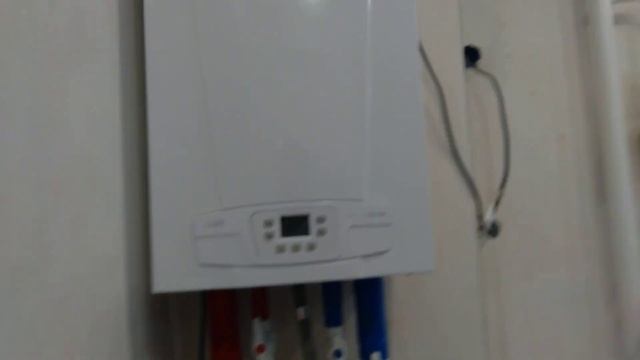 Показываю как убавить температуру на котле Baxi Eco Home 24F смотреть онлайн