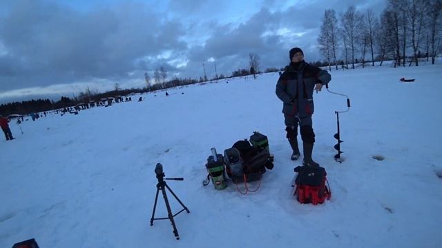 Снова этот раттлин выручает! Ловим форель со льда! Испытание удочки zetrix glacier 70M