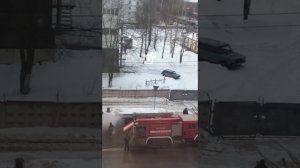 Пожар, автомобиль сгорел на Чикина