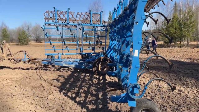 КИРОВЕЦ К-525 и культиватор КБМ-11-4П переделали и поехали испытывать в поле. смотреть онлайн