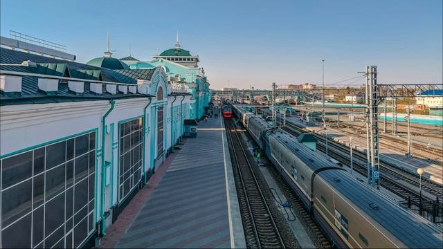 Объявления поездов на ЖД вокзале Омска 17.10.21 смотреть онлайн