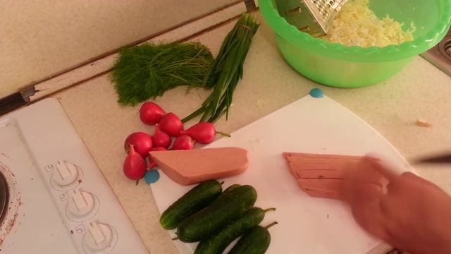 Как приготовить окрошку. На кефире объеденье! Окрошка от Ивана!