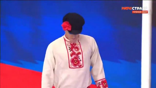 Пловец из Калужской области Михаил Вековищев вышел  в народном костюме своих краев – косоворотке.