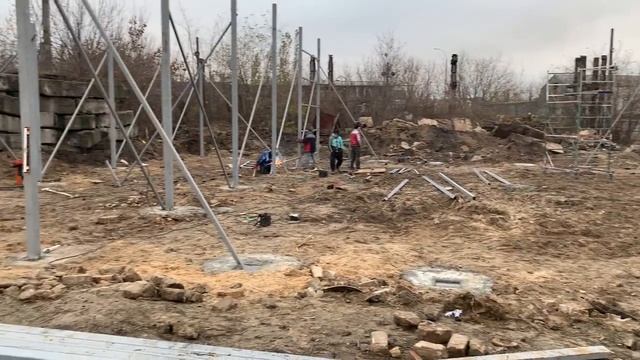 Заливка стаканов с закладными и возведение металлокаркаса.
