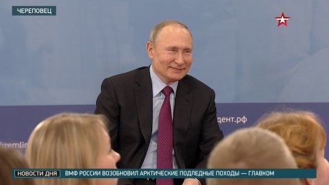 Путин остановил кортеж и пообщался с жителями Череповца