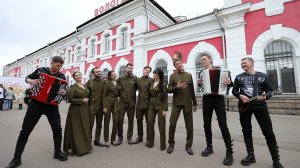 В рамках акции Минобороны России "Сила в правде" в Вологде состоялся концерт артистов ЦДРА.