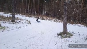 Учимся дрифтить на снегокате с другом